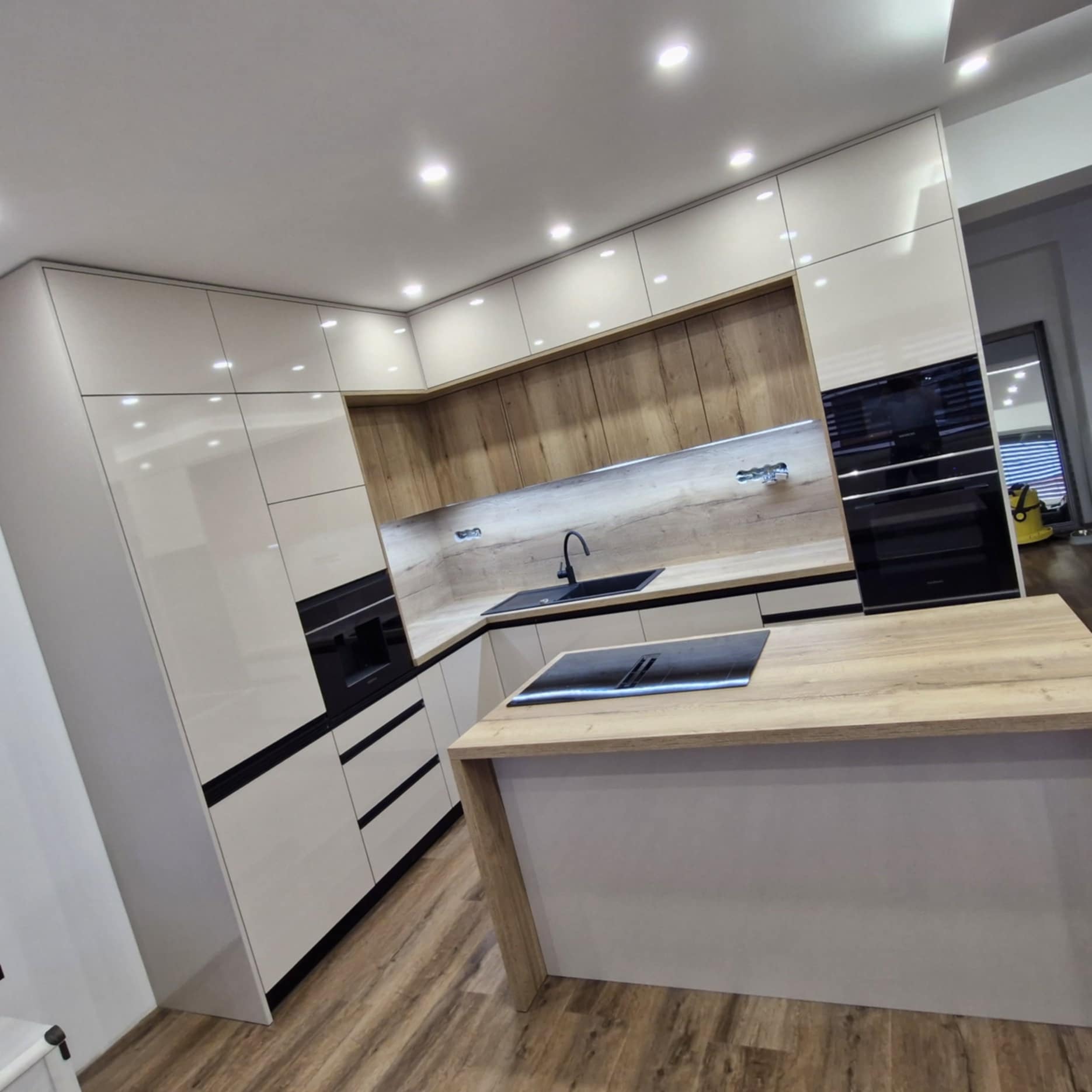 fa0ccbb0-2a39-42a6-83d2-7c61b112789b