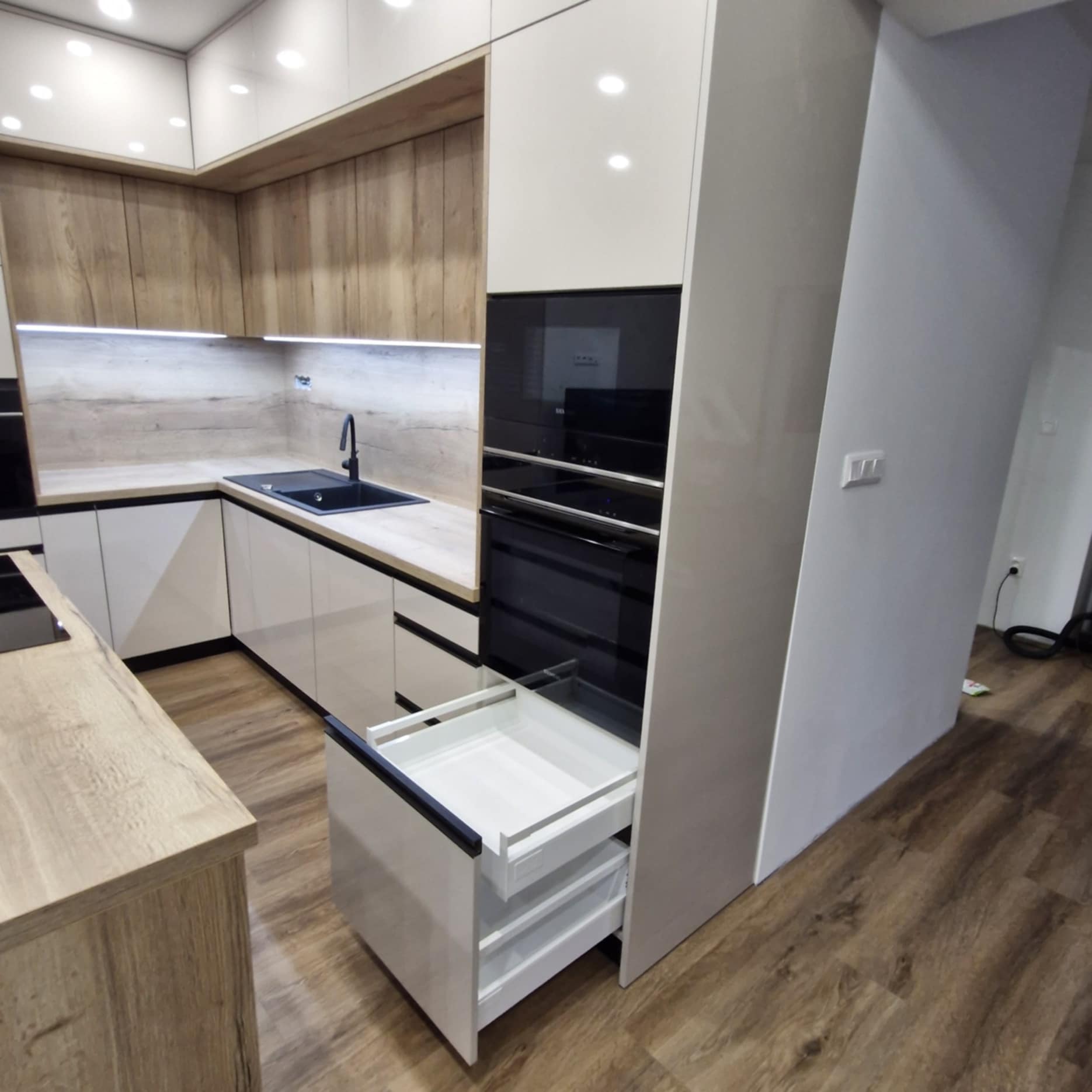 932cf25f-6764-4390-bb2d-1ad94d7bbbd9