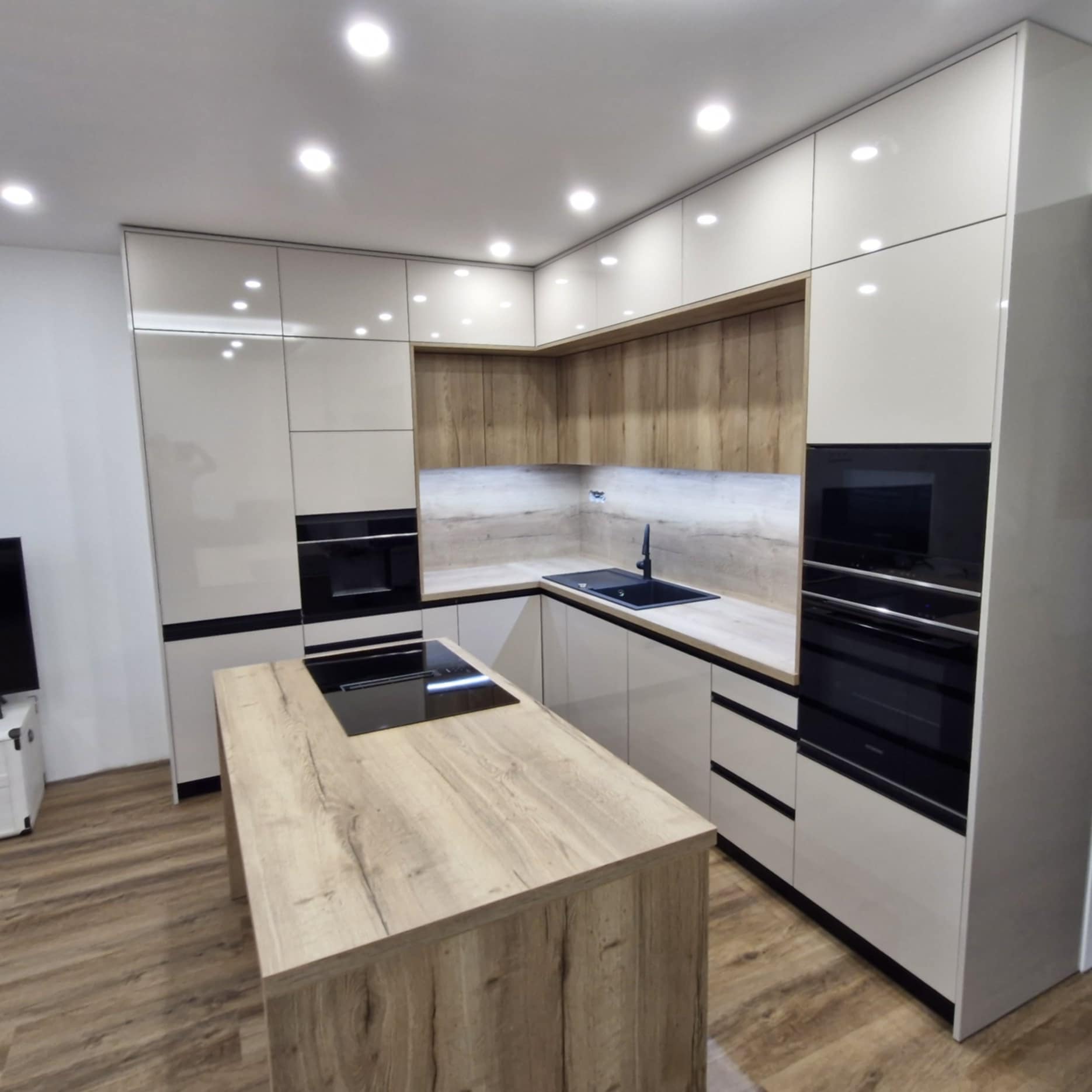 056fb1e0-8695-4e9f-8356-3aee8d609af8