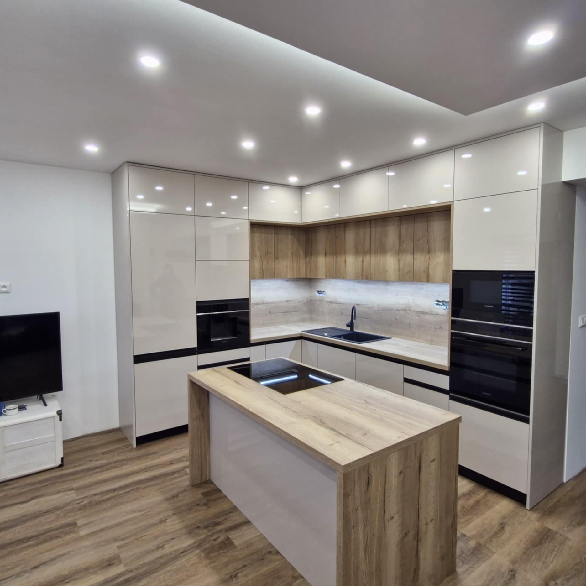 8f03f3a1-8b06-4ed7-b790-89fb1b5660a4