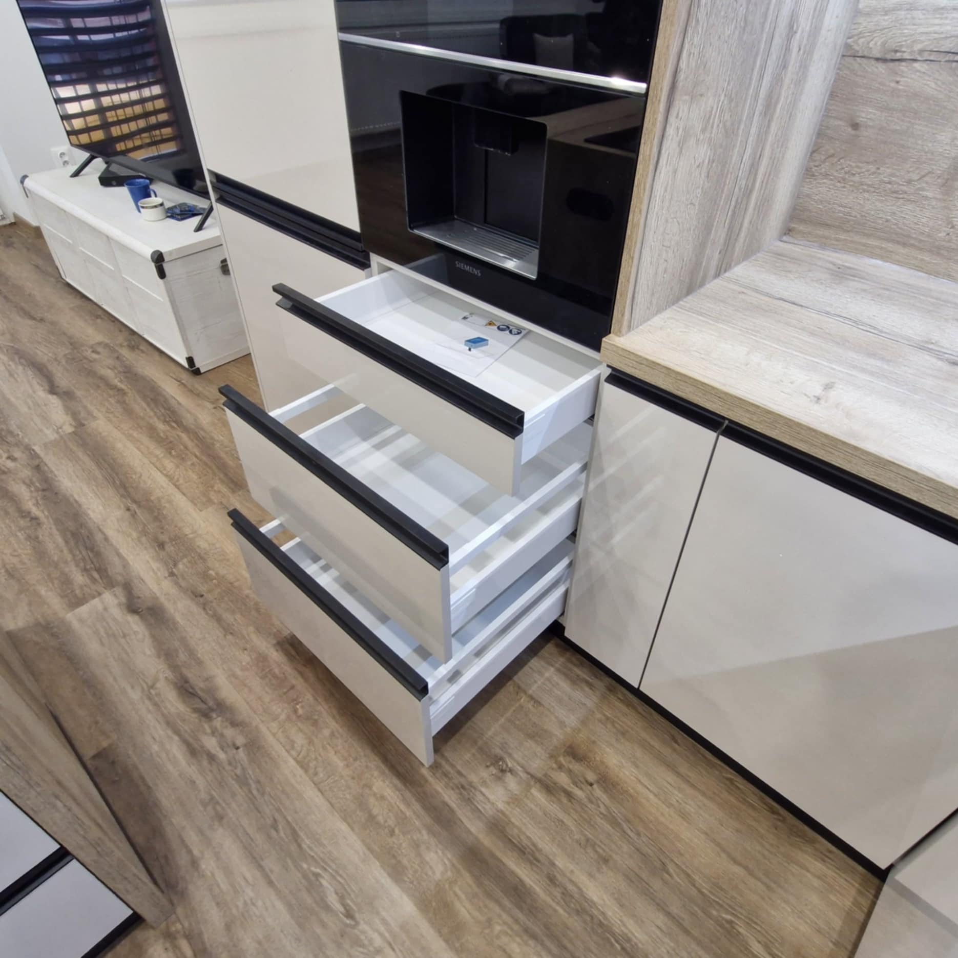 6c07f4b9-8306-454a-a519-b1846698f3eb