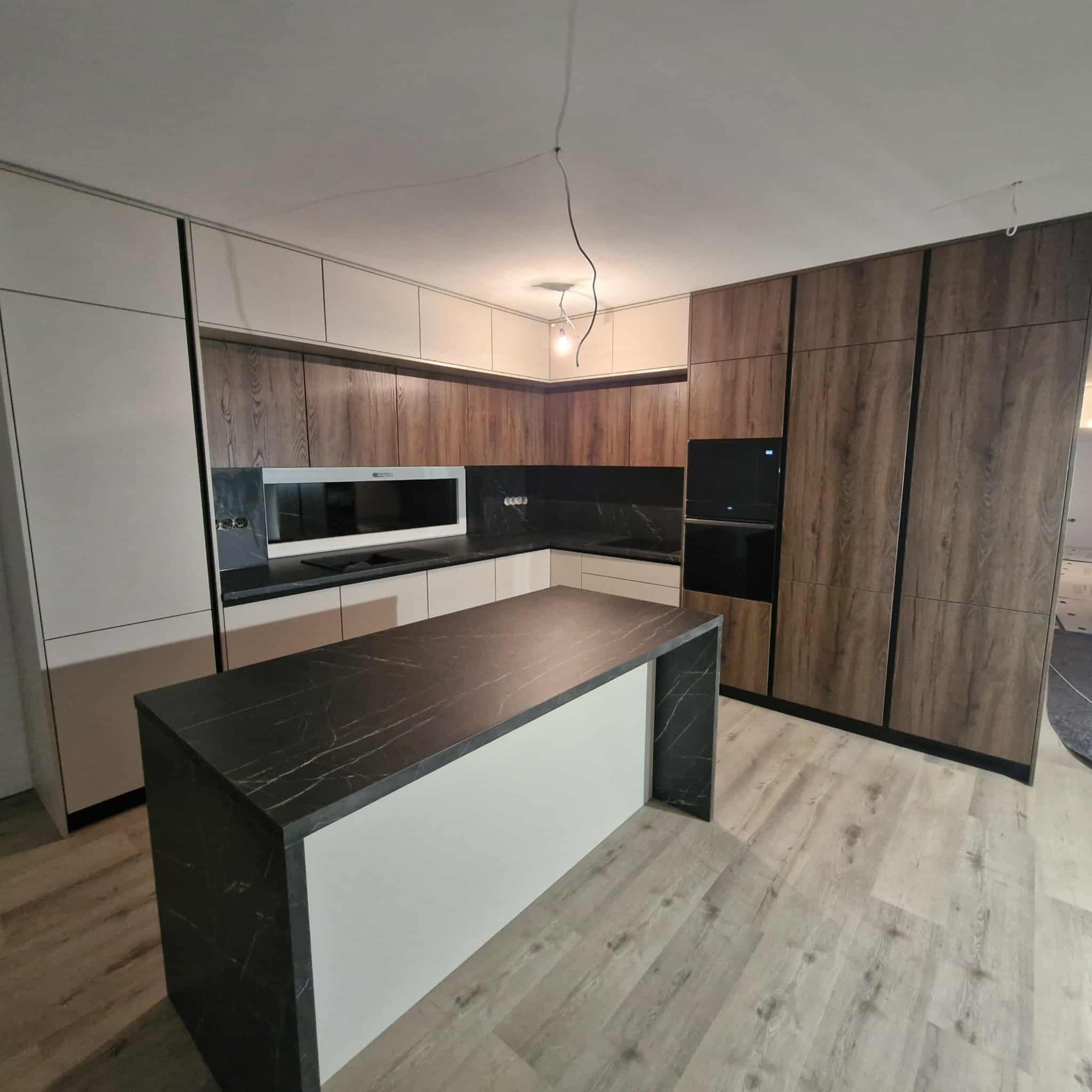 b388d95d-05b7-4f00-bc2c-c00312181d3c